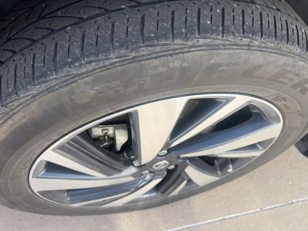 Used 2022 White Nissan SL image 2