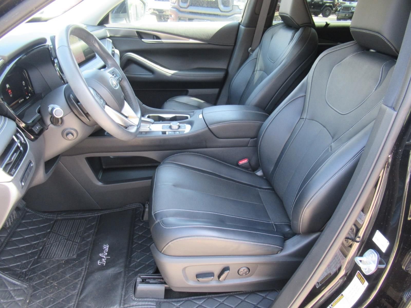 Used 2023 Black INFINITI LUXE image 16