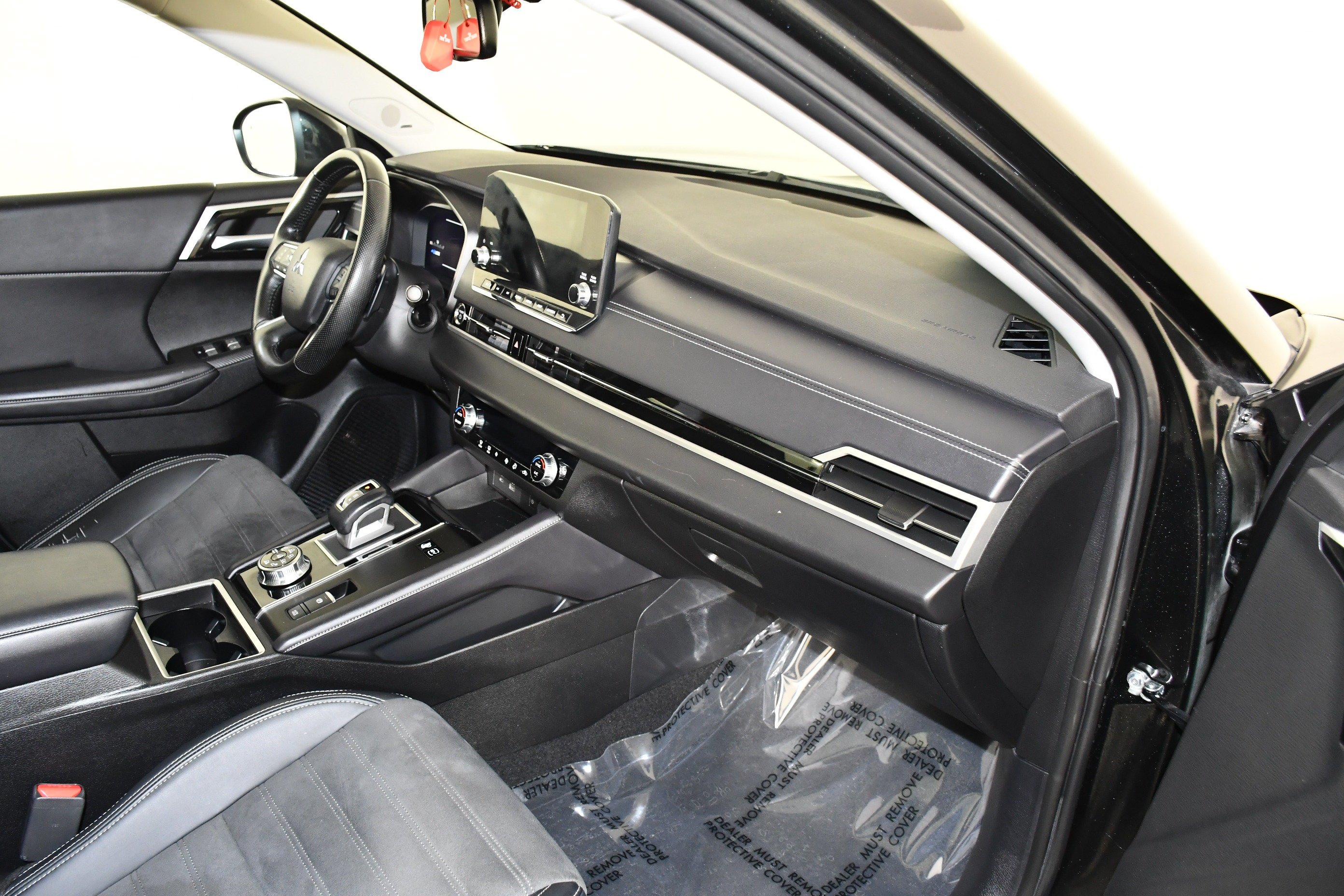 Certified Used 2024 Black Diamond Mitsubishi SE image 40
