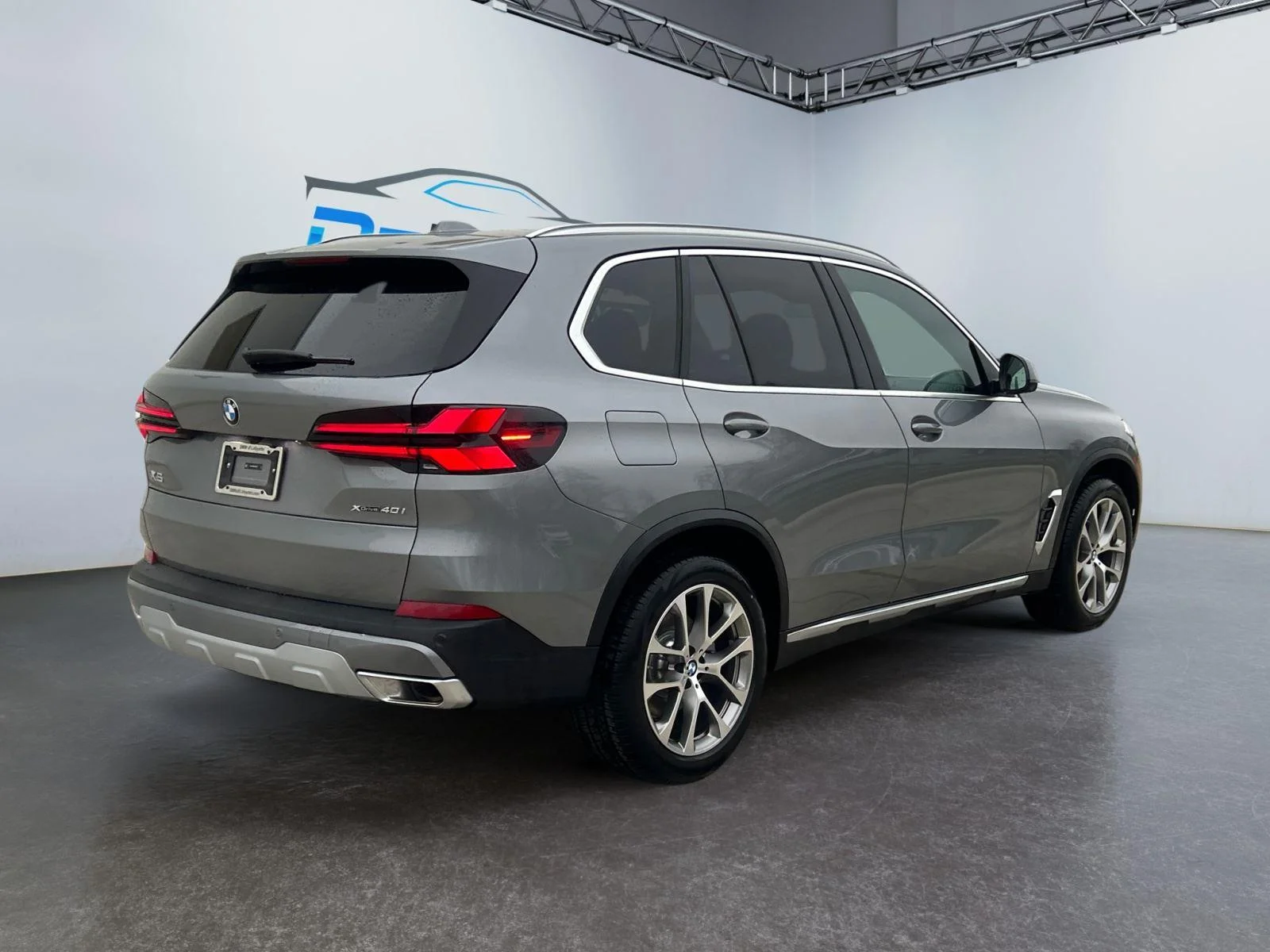 Used 2024 Skyscraper Grey Metallic BMW xDrive40i image 3
