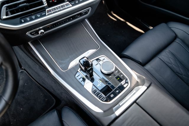 Used 2022 Black Sapphire Metallic BMW xDrive40i image 21