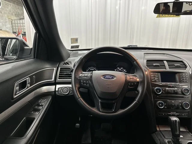 Used 2017 Black Ford XLT image 14
