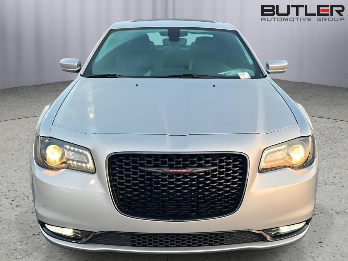 Used 2023 Silver Mist Clearcoat Chrysler 300S image 9