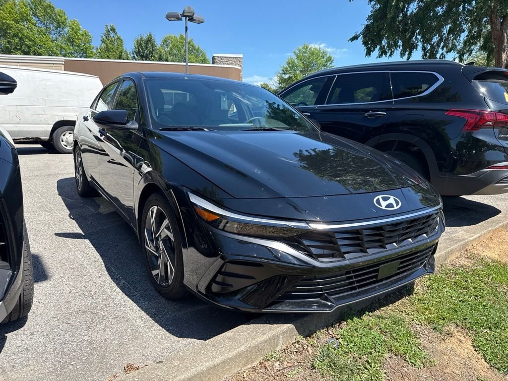 Used 2025 Black Hyundai Limited image 2
