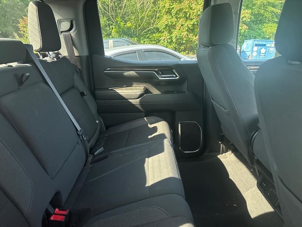 Used 2022 Silver GMC Elevation image 18