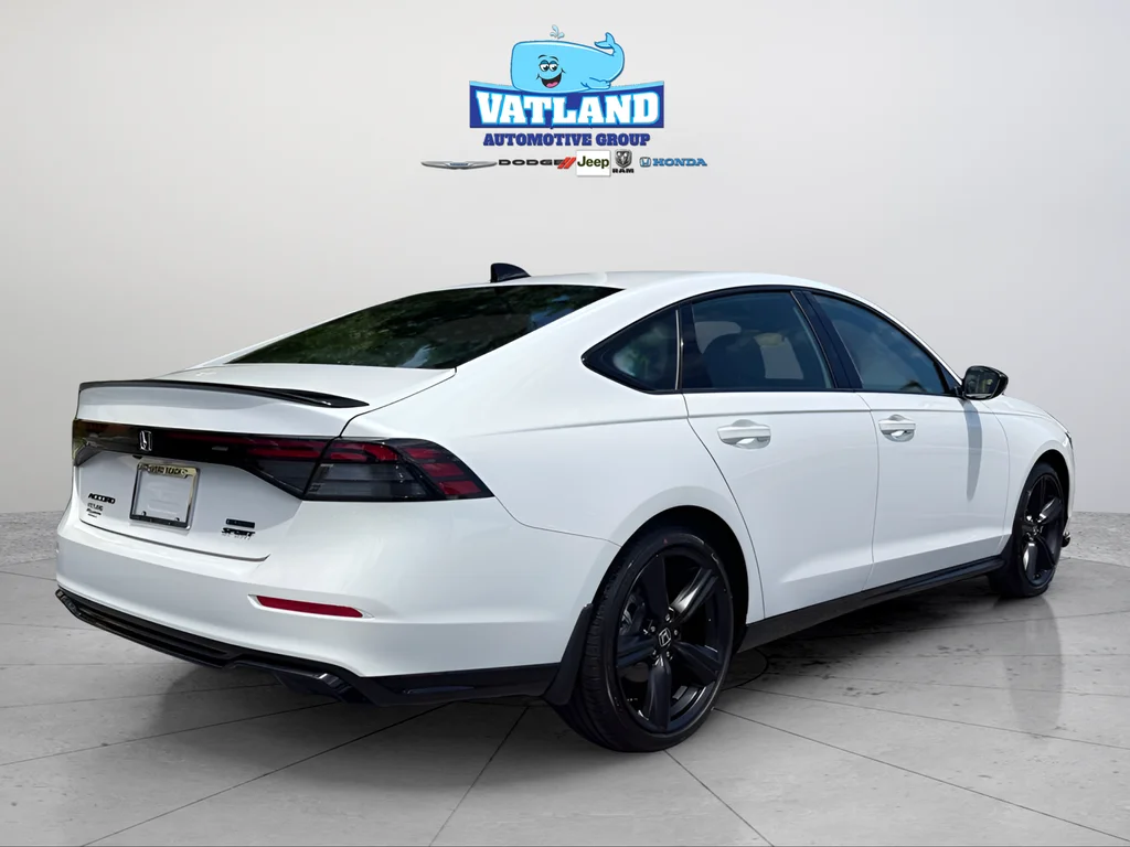 New 2026 Platinum White Pearl Honda Sport-L image 5