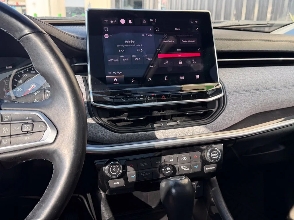 Used 2022 Black Jeep Latitude image 11