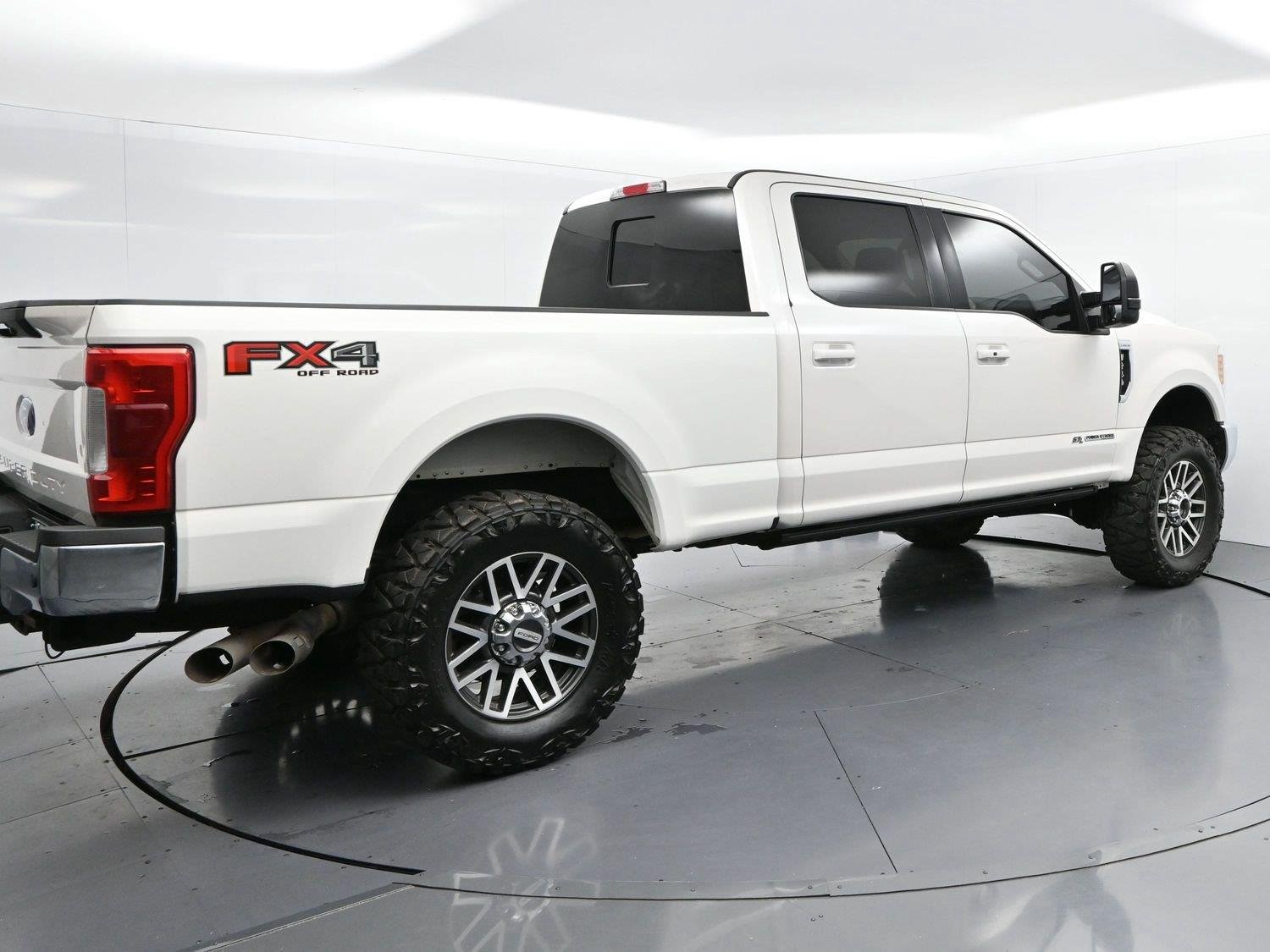 Used 2017 White Platinum Metallic Tri-Coat Ford Lariat image 7
