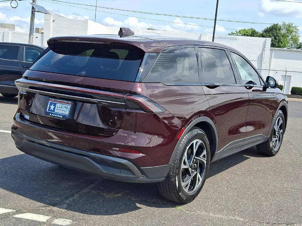 Used 2025 Red Lincoln Premiere image 11