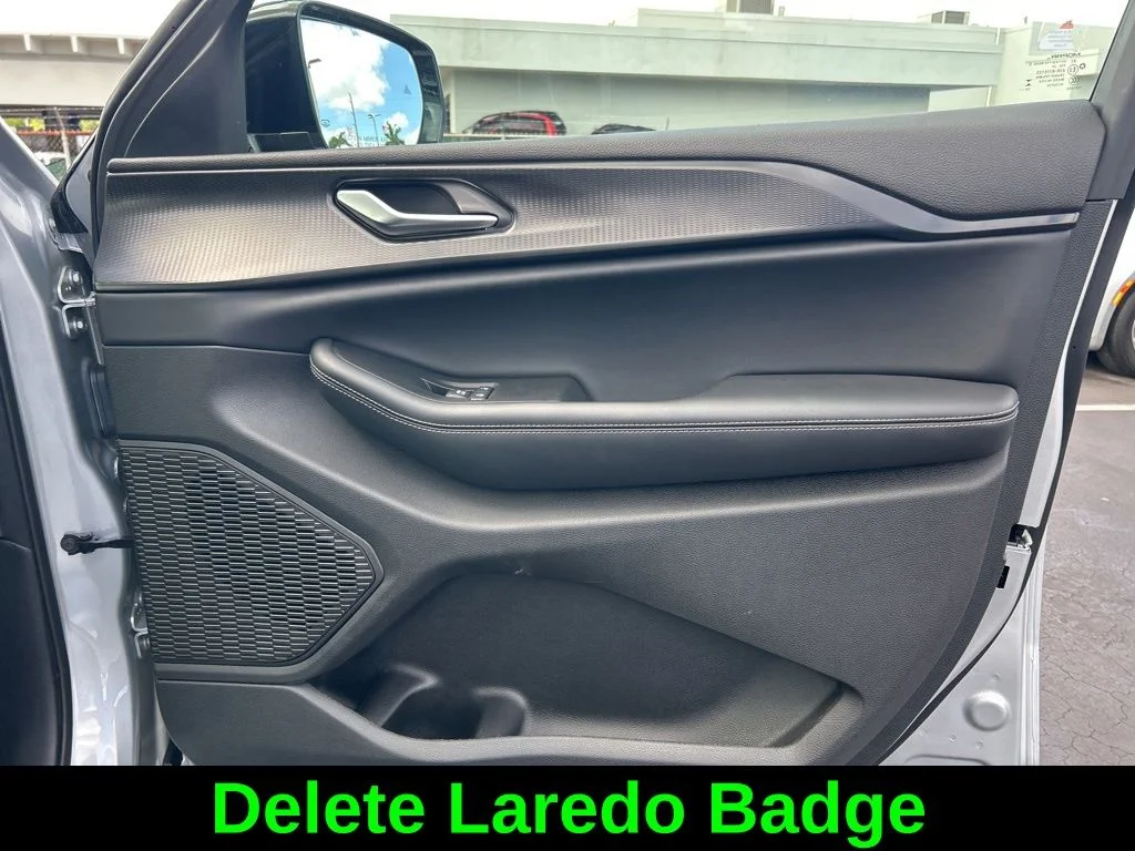 Used 2025 Silver Jeep Altitude X image 28