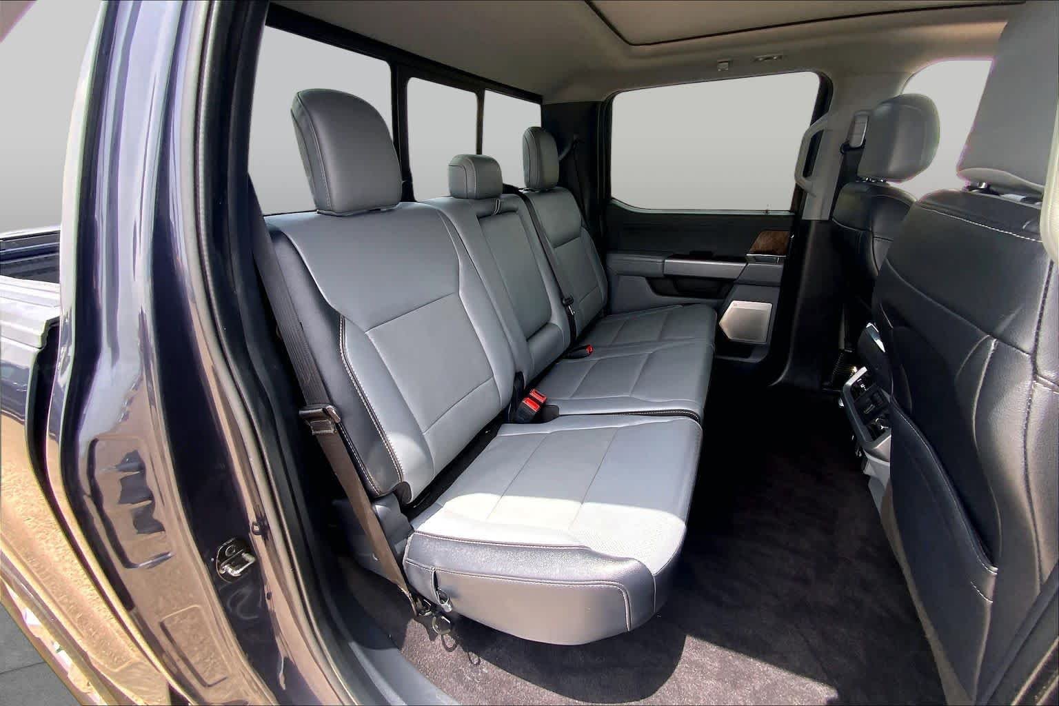 Used 2021 Smoked Quartz Metallic Tinted Clearcoat Ford LARIAT image 20
