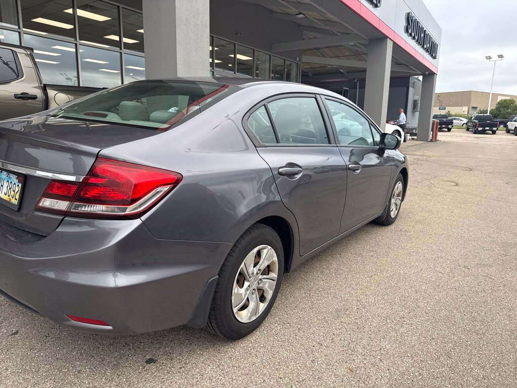 Used 2015  Honda LX image 2