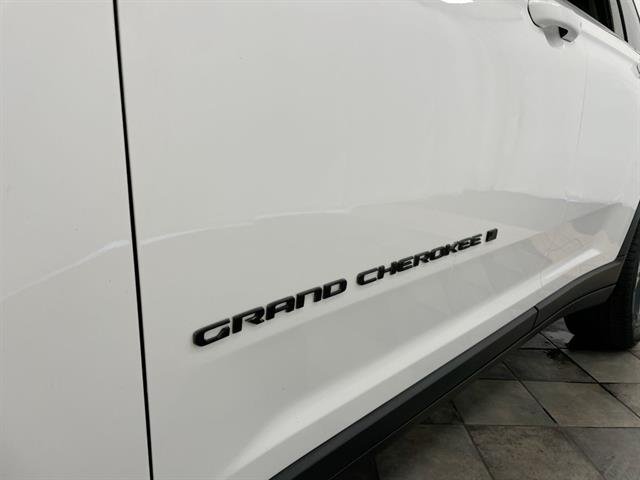 Certified Used 2023 White Jeep Limited 4x4 image 31
