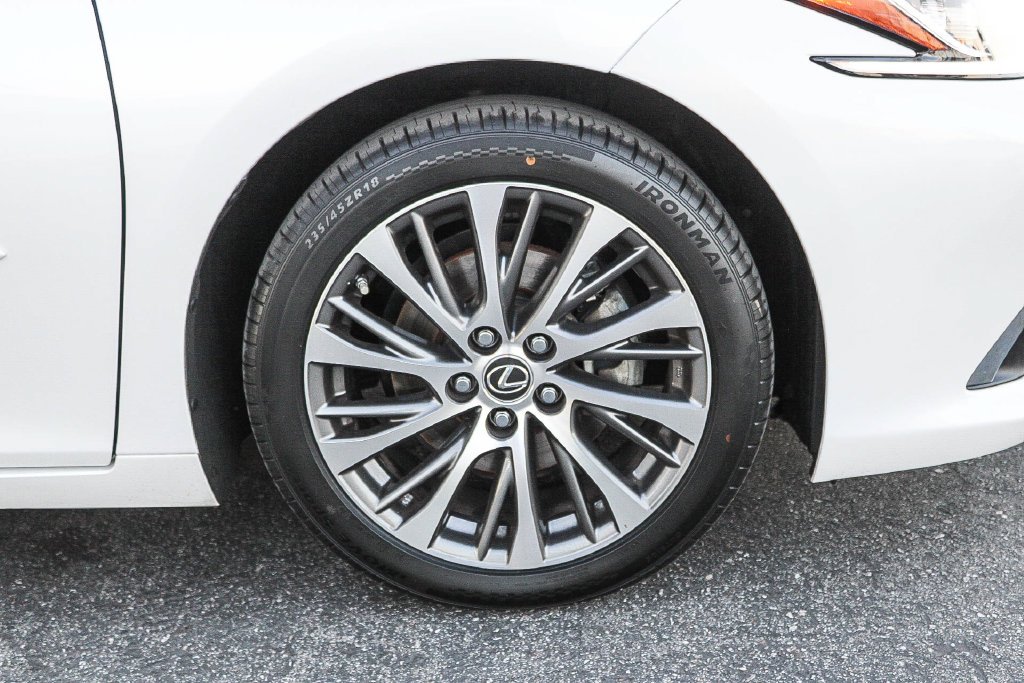 2019 Lexus ES 350 - Photo 11