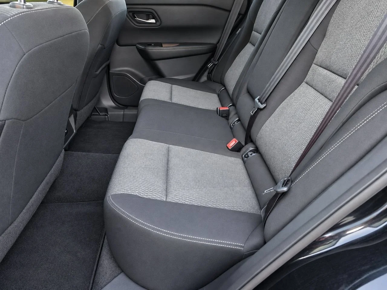 Used 2025  Nissan SV image 31
