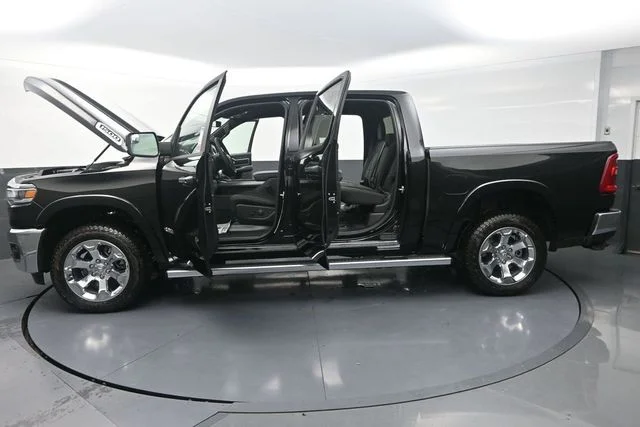 New 2026 Diamond Black Crystal Pearl-Coat Exterior Paint RAM Big Horn/Lone Star image 36