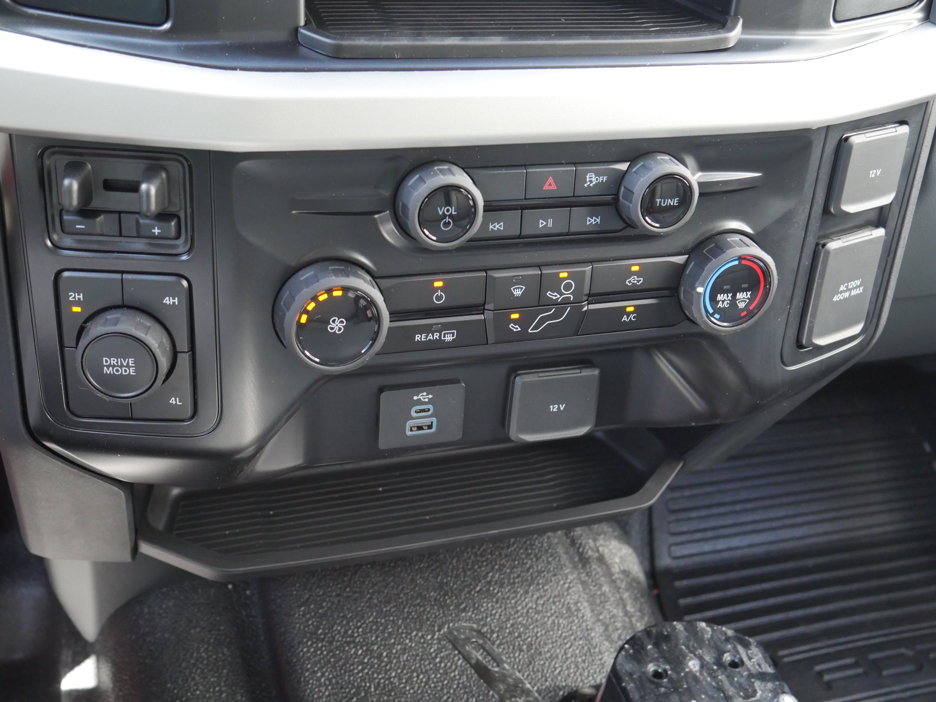 New 2026 Oxford White Ford F-350® XL image 13
