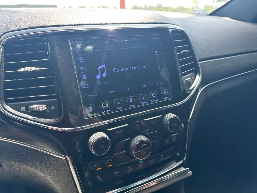 Used 2020 Gray Jeep Limited image 11