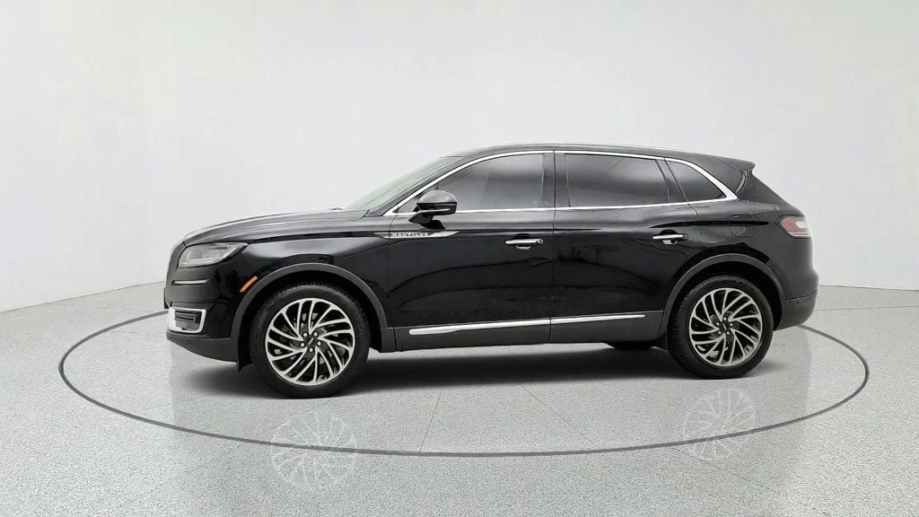 Used 2019 Infinite Black Metallic Lincoln Reserve AWD w/ Tech Package & Driver Assistance image 8