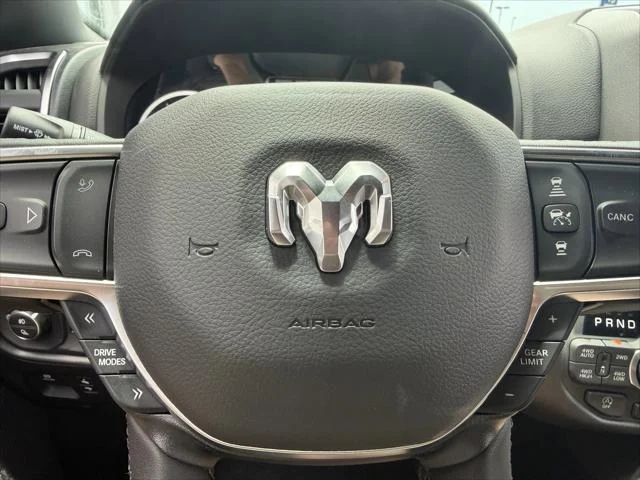 New 2026 Diamond Black Crystal Pearl-Coat Exterior Paint RAM BIG HORN image 38