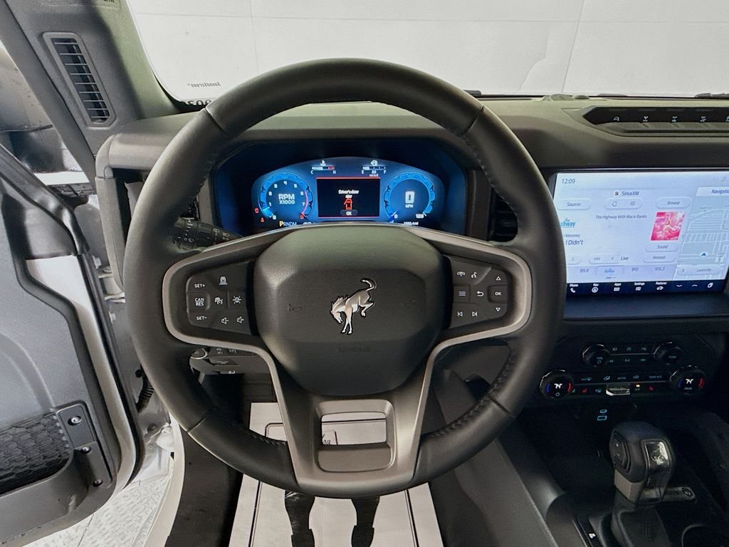 Used 2025 Oxford White Ford Badlands image 15