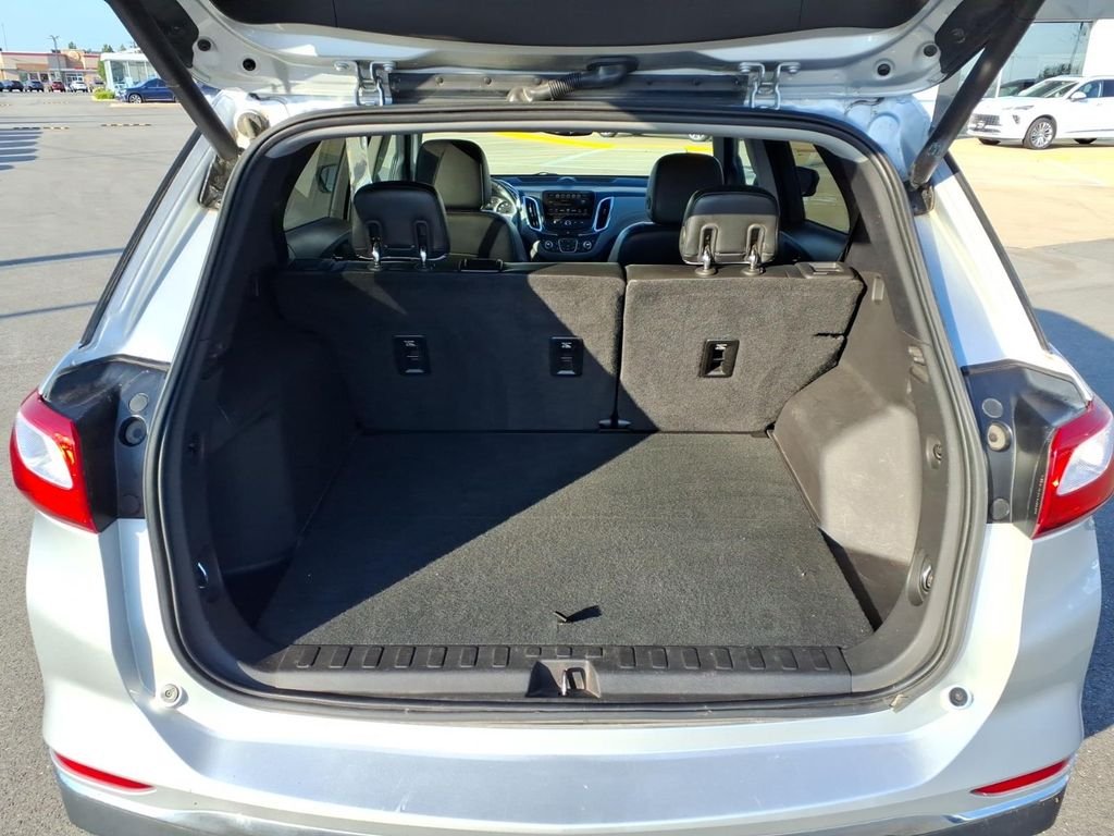 Used 2018 Silver Ice Metallic Chevrolet Premier image 11
