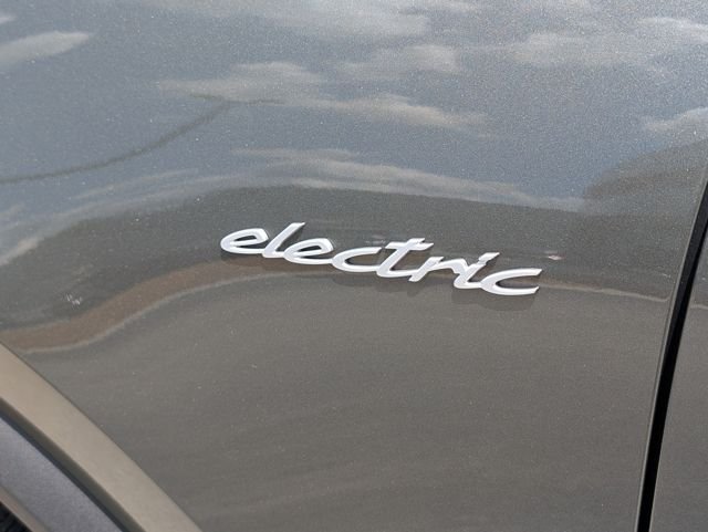 Used 2025 Green Porsche  image 34