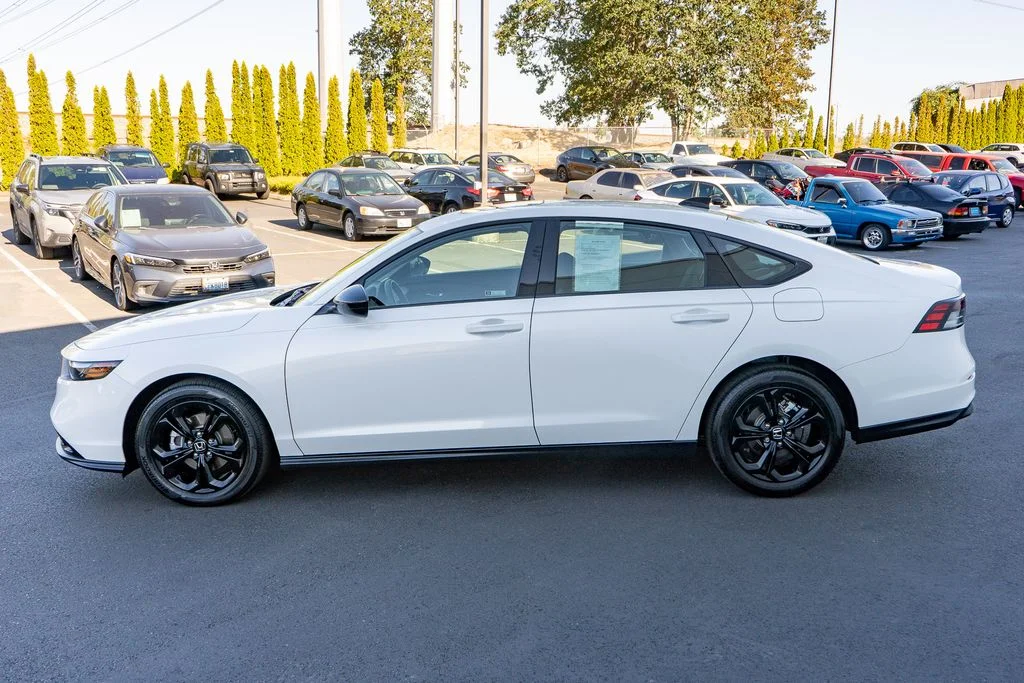 Certified Used 2025 Platinum White Pearl Honda 1.5T SE image 8
