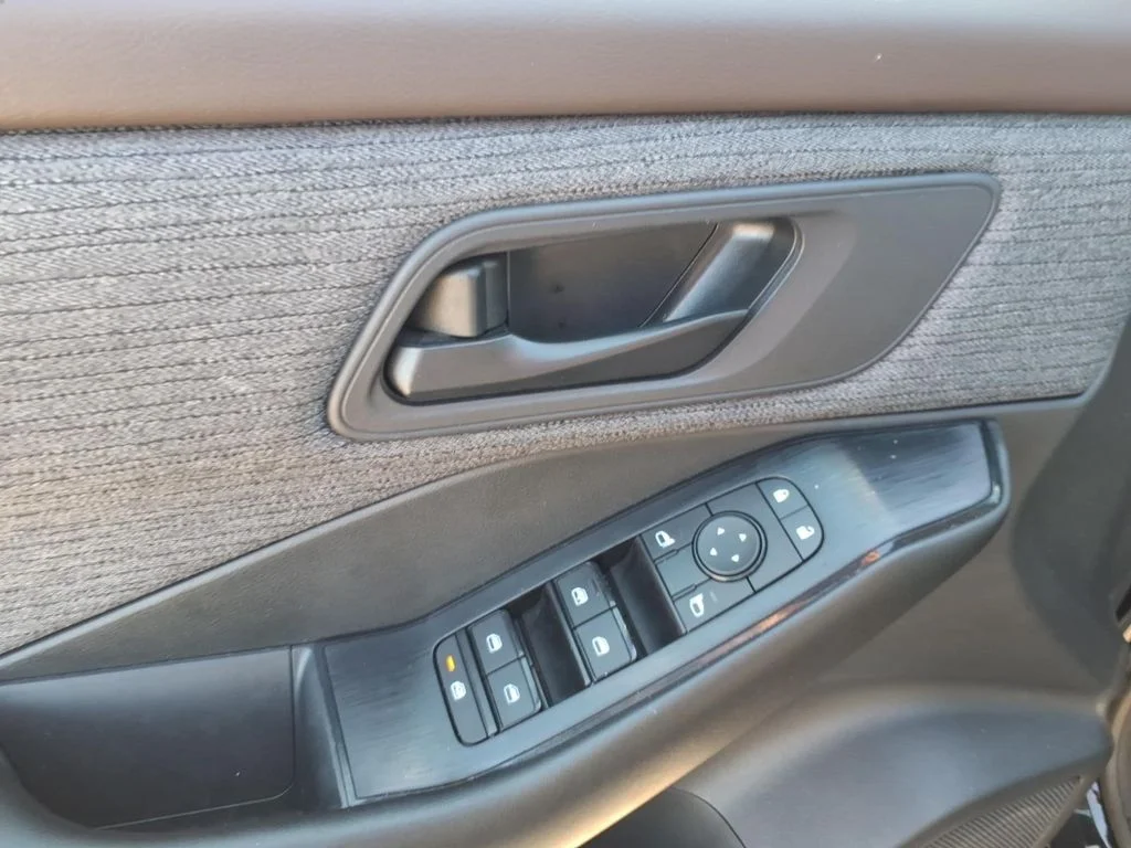 Used 2023 Black Nissan S image 15