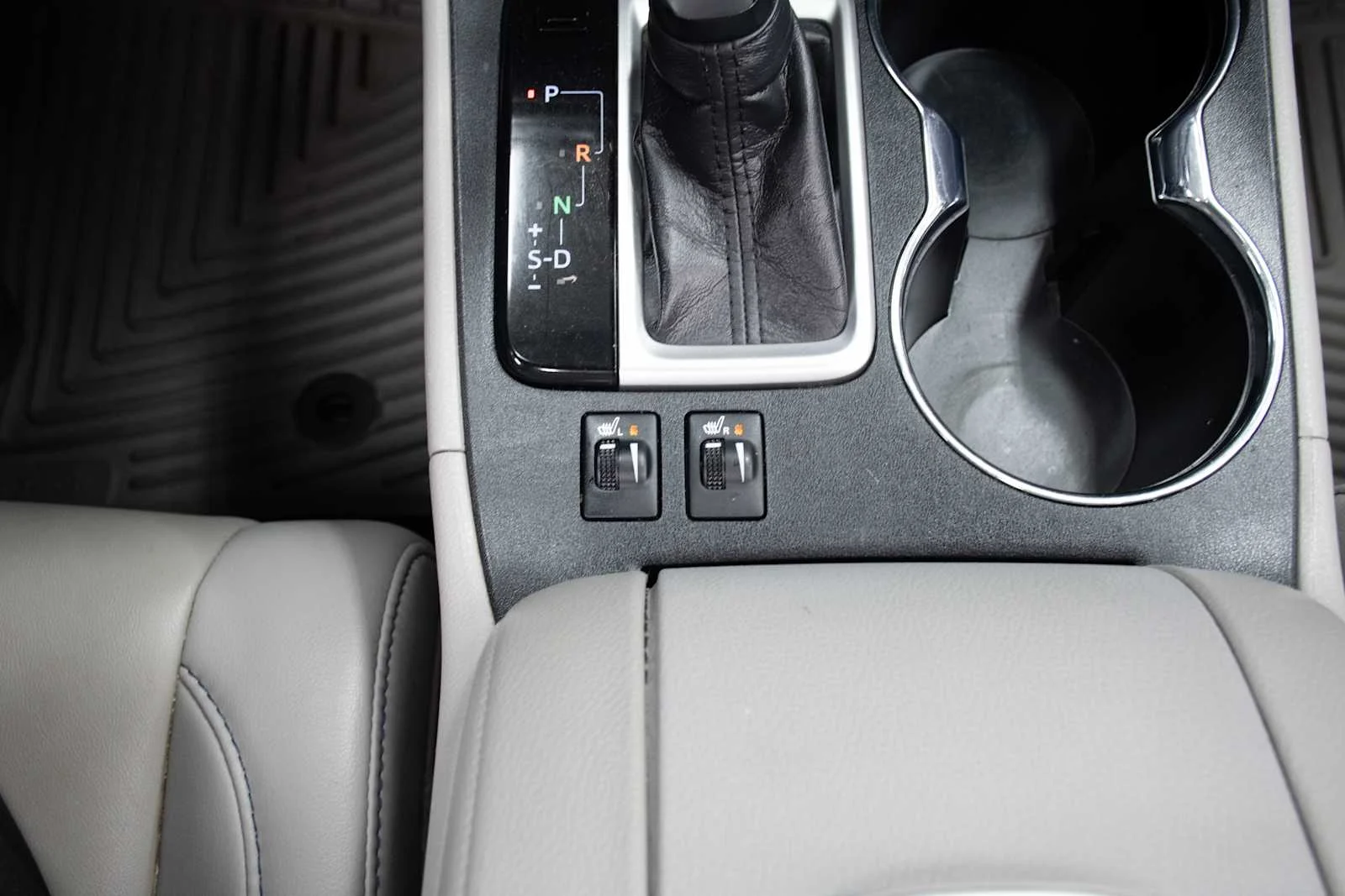 Used 2019 Blizzard Pearl Toyota XLE image 19