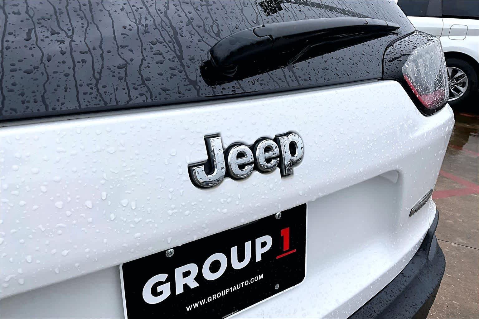 Used 2019 Bright White Clearcoat Jeep Latitude Plus image 30