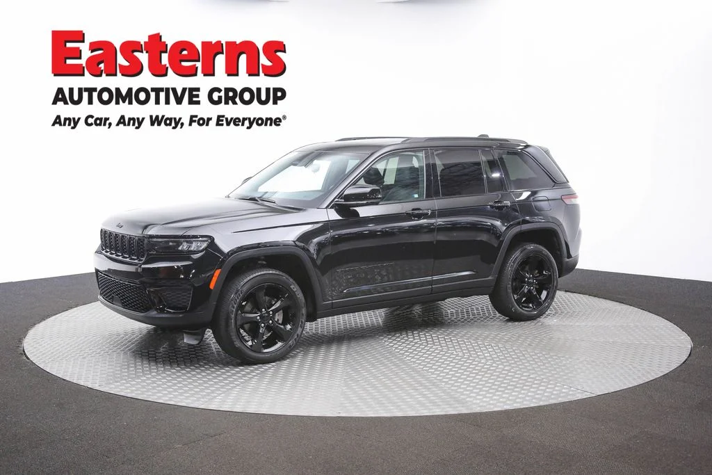 Used 2024 Black Jeep Altitude image 58