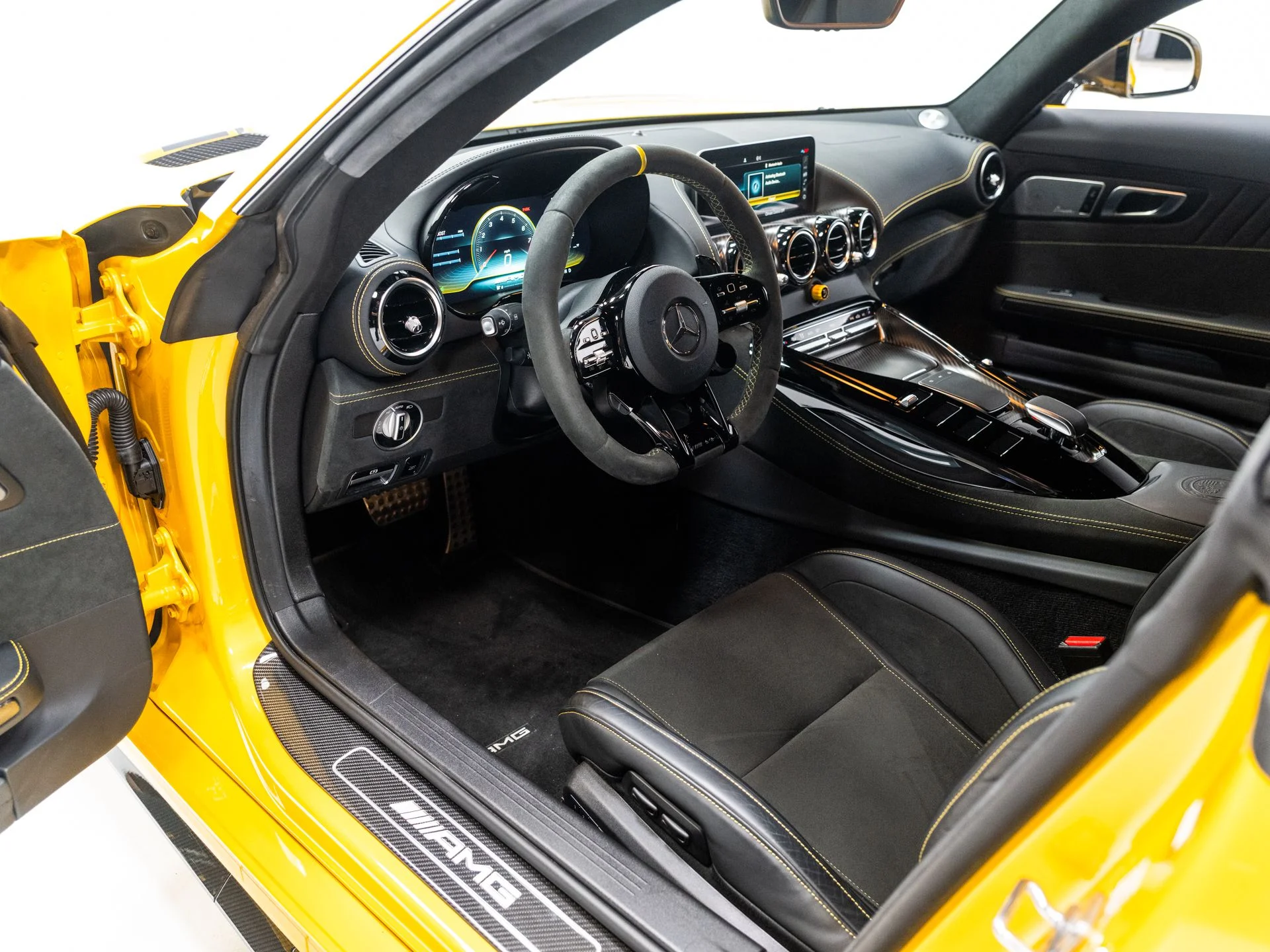 Used 2020 AMG Solarbeam Yellow Metallic Mercedes-Benz R image 26