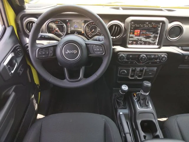Used 2023  Jeep Willys image 15