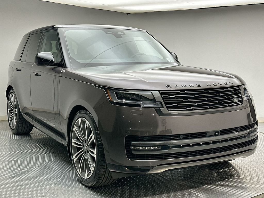 Used 2024 Charente Gray Premium Metallic Land Rover SE image 15