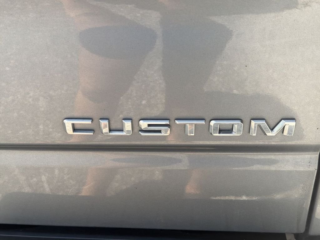 Used 2020 Gray Chevrolet Custom image 31