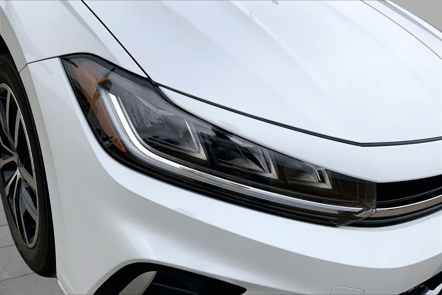 New 2026 Opal White Pearl Volkswagen SE image 13