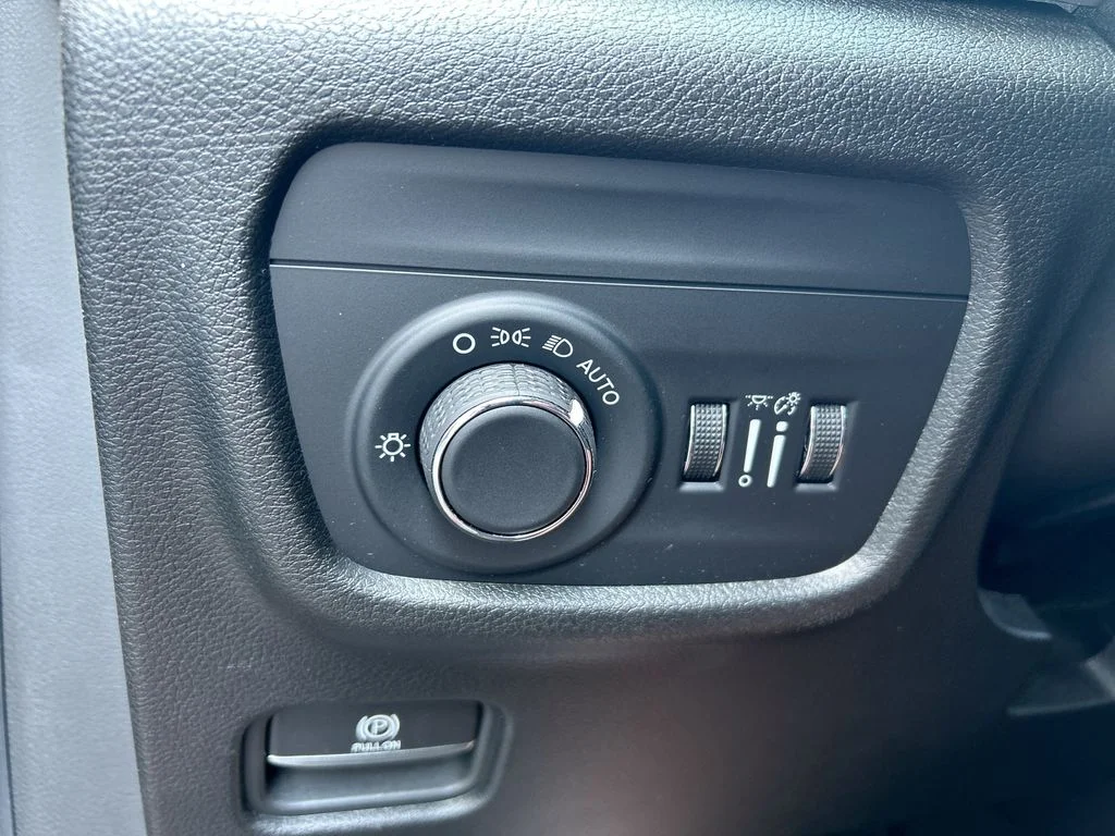 Used 2023 Red Jeep Laredo image 21