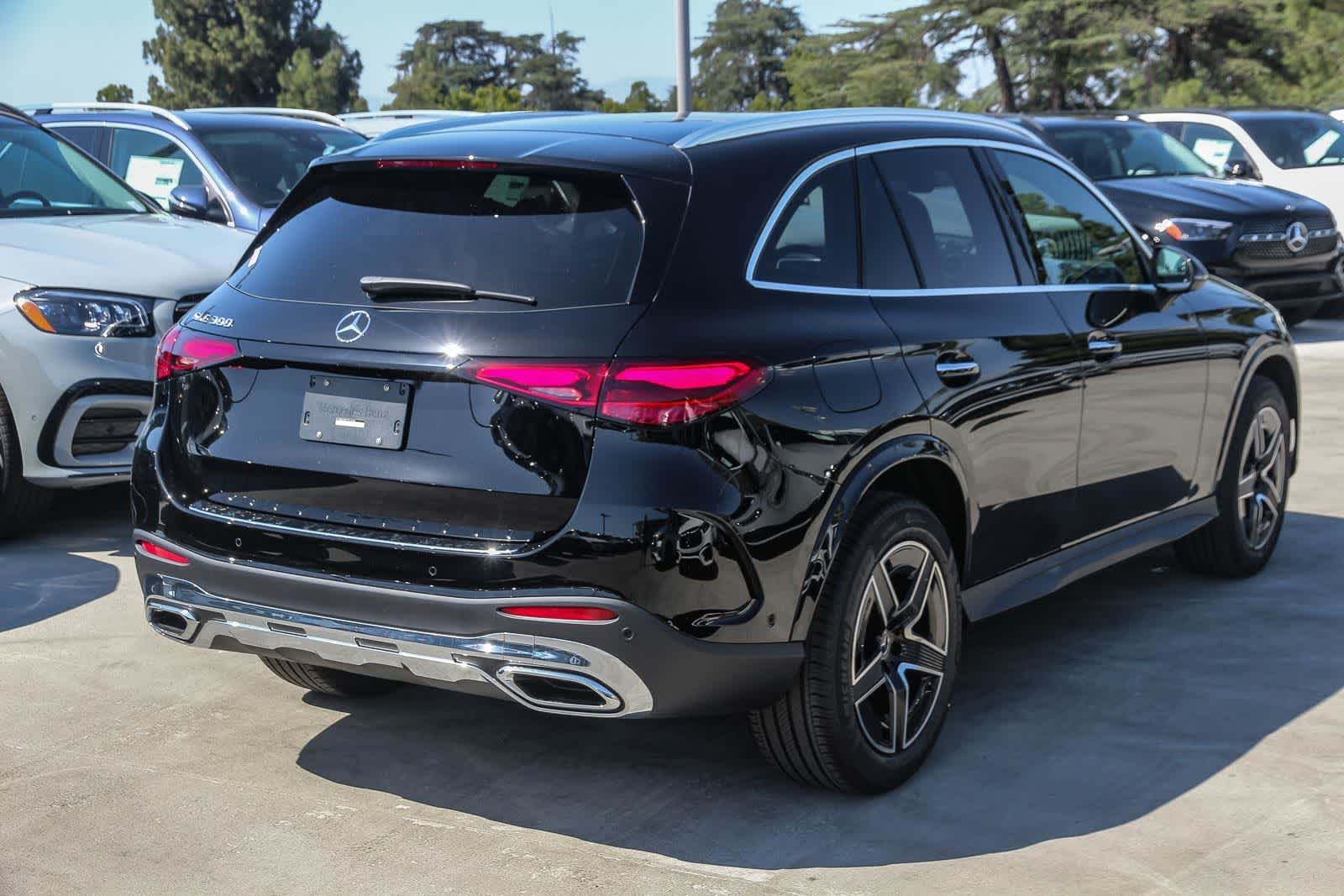 New 2026 Black Mercedes-Benz GLC 300 image 4