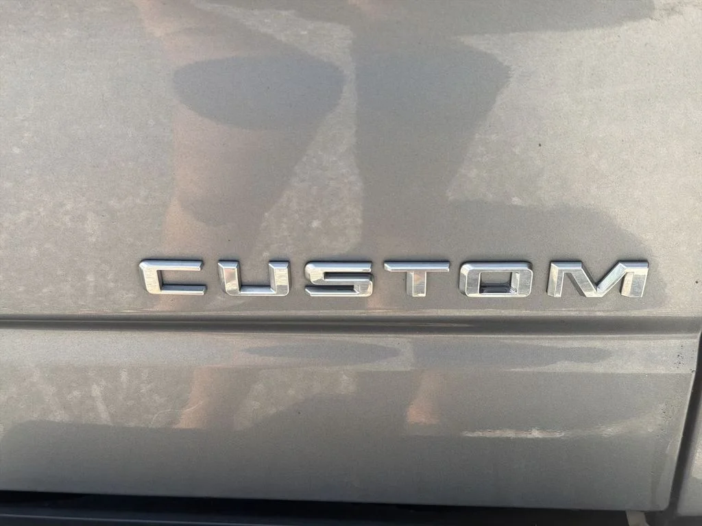 Used 2020 Gray Chevrolet Custom image 31