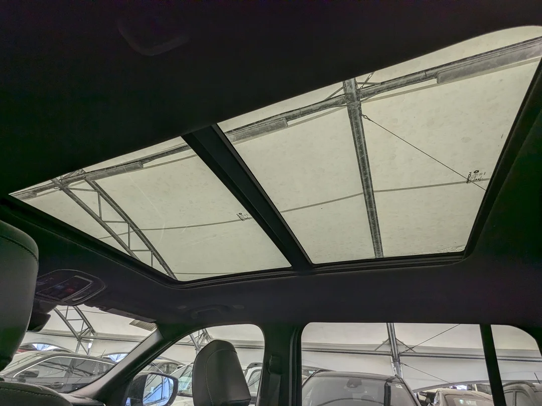 New 2026 White Jeep Limited - - 4x4 - 20 Gloss Black Wheels - Pano Sunroof - 6-Pass Seating - FamCam & More! image 28