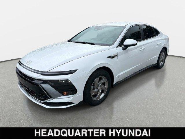 New 2026 White Hyundai SE image 5