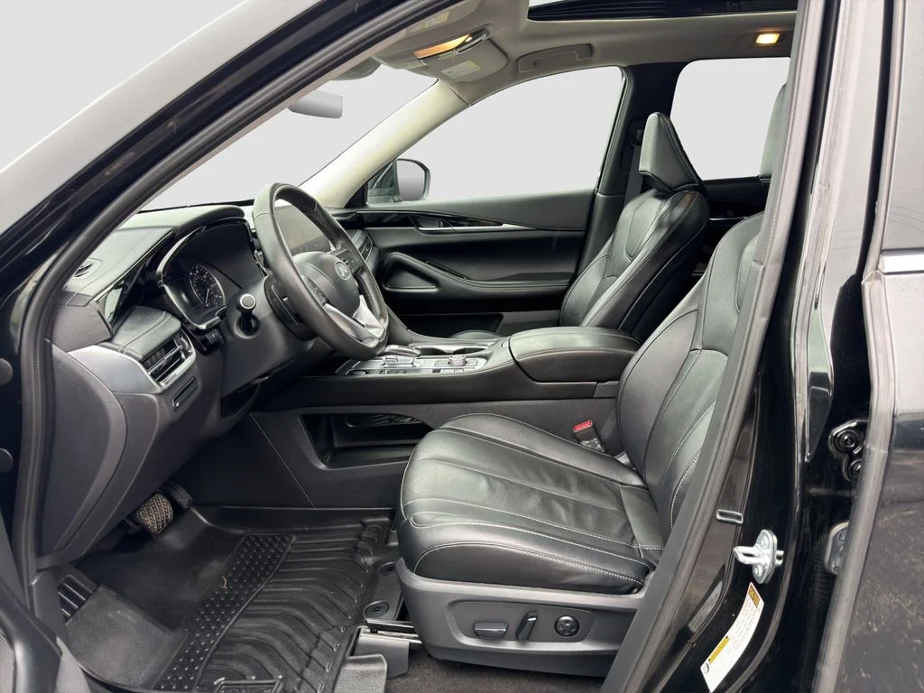 Used 2024 Black INFINITI PURE image 9