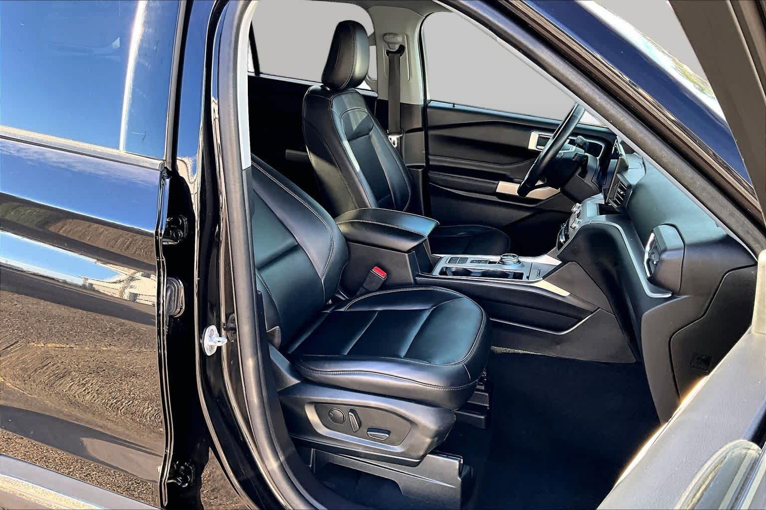 Used 2023 Agate Black Metallic Ford XLT image 12