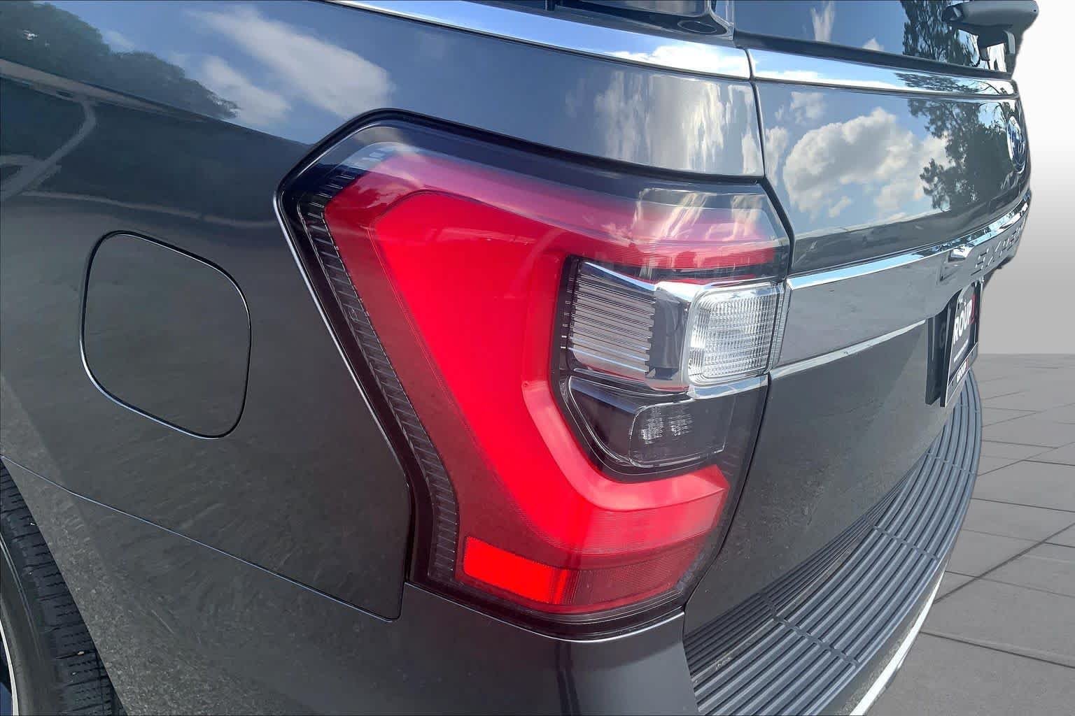 Used 2020 Magnetic Metallic Ford Limited image 29