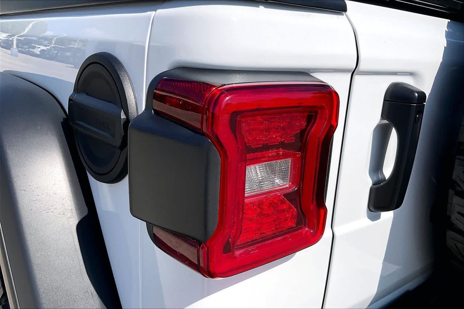 Used 2026 Bright White Clearcoat Jeep Rubicon image 27