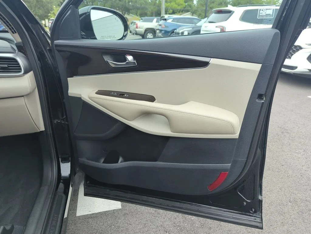 Used 2020 Black Kia LX image 31