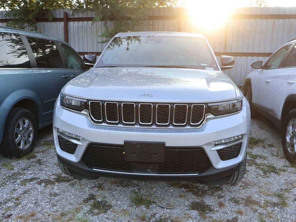 Used 2024 Silver Jeep Limited image 6