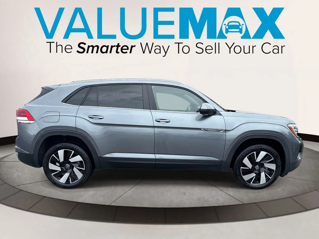 Used 2024  Volkswagen 2.0T SE w/Technology image 2