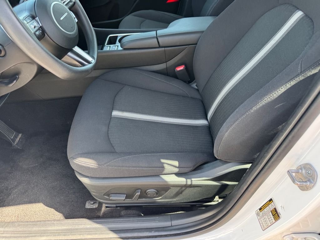 Used 2024 White Hyundai SEL image 8